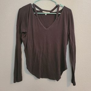 Grey shirt with shoulder cutout